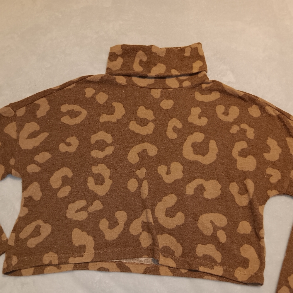 X Small Cheata Print. Light brown and Tan. Turtle neck. Never worn.